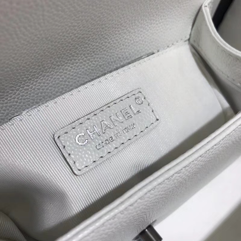 Chanel 香奈儿  Leboy Bag 鱼子酱 白色 20cm 古银扣