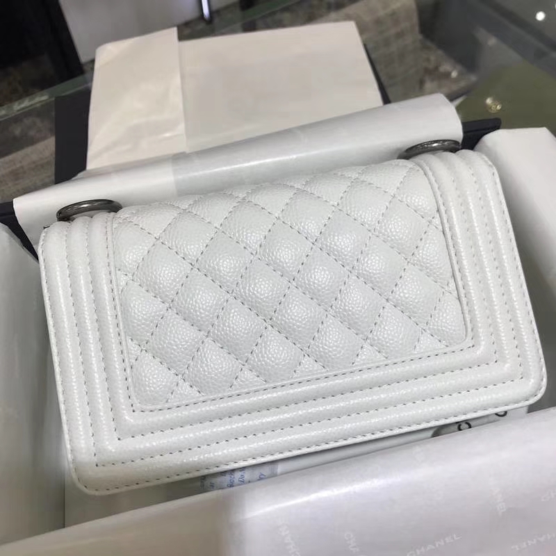 Chanel 香奈儿  Leboy Bag 鱼子酱 白色 20cm 古银扣