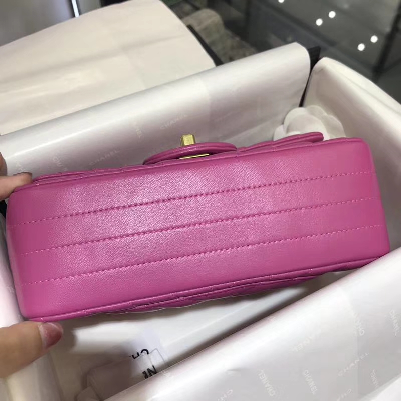 Chanel 香奈儿 V字绣 20cm 进口小羊皮 玫红色 配上怀旧金 客订出货 现货 