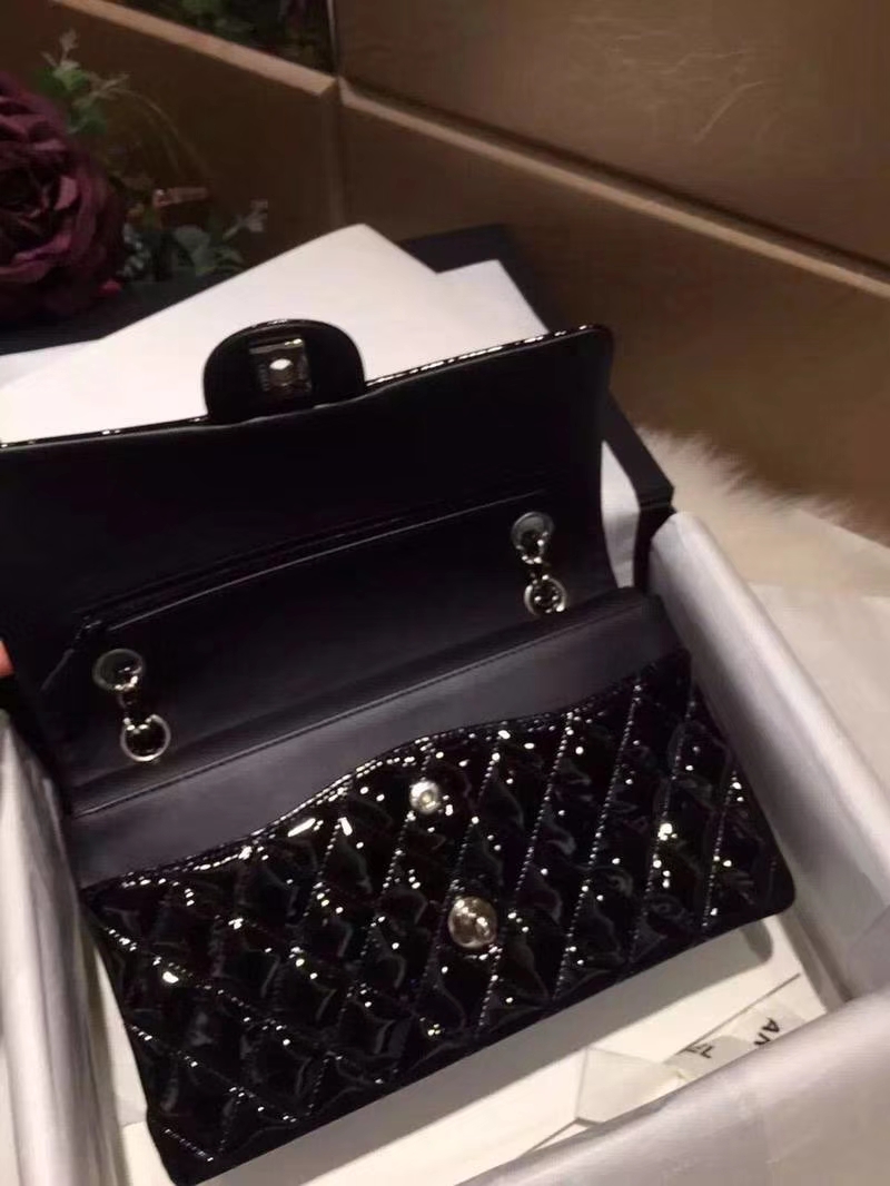 Chanel 香奈儿  Classic Flap  进口漆皮 25cm 黑色 银扣