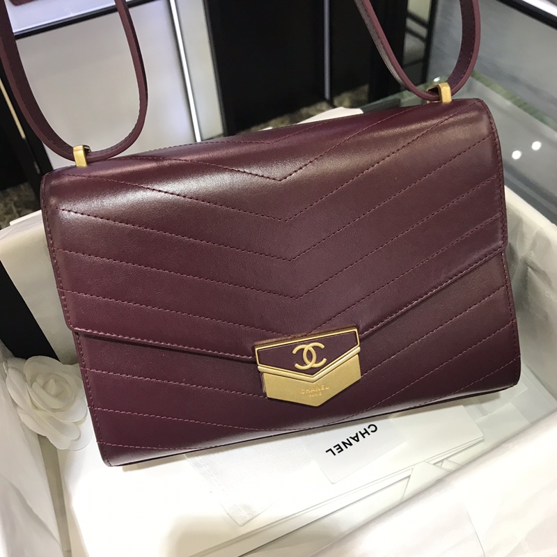 Chanel 新款 2018巴黎汉堡系列 进口牛皮 斜跨包 中号16x7x23cm 复古紫 现货