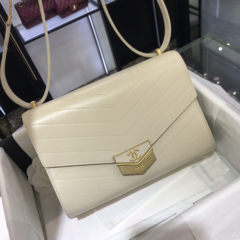 Chanel 新款 2018巴黎汉堡系列 进口牛皮 斜跨包 中号16x7x23cm 奶白色 现货