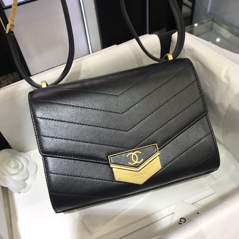 Chanel 新款 2018巴黎汉堡系列 进口牛皮 斜跨包 小号14x6x19cm 经典黑 现货
