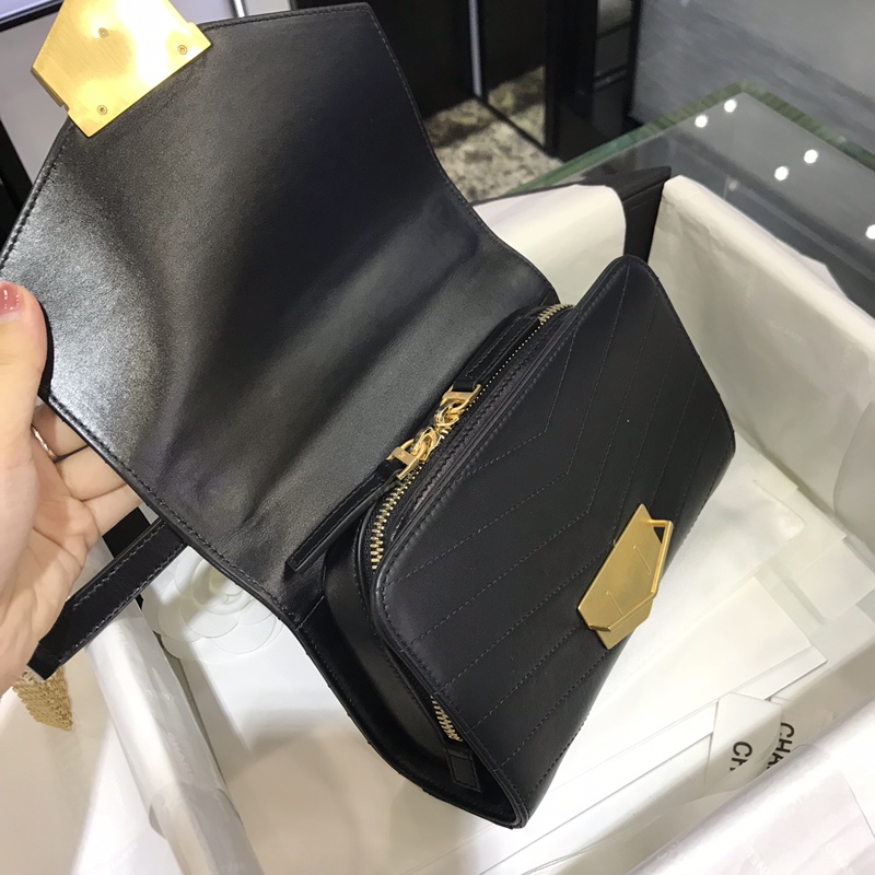Chanel 新款 2018巴黎汉堡系列 进口牛皮 斜跨包 小号14x6x19cm 经典黑 现货