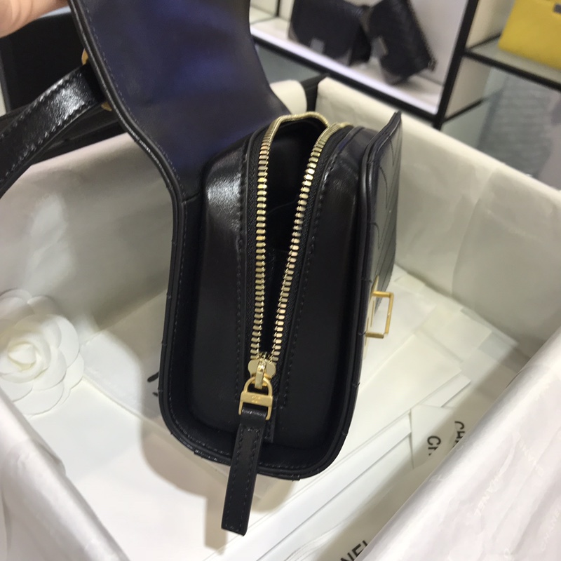 Chanel 新款 2018巴黎汉堡系列 进口牛皮 斜跨包 小号14x6x19cm 经典黑 现货