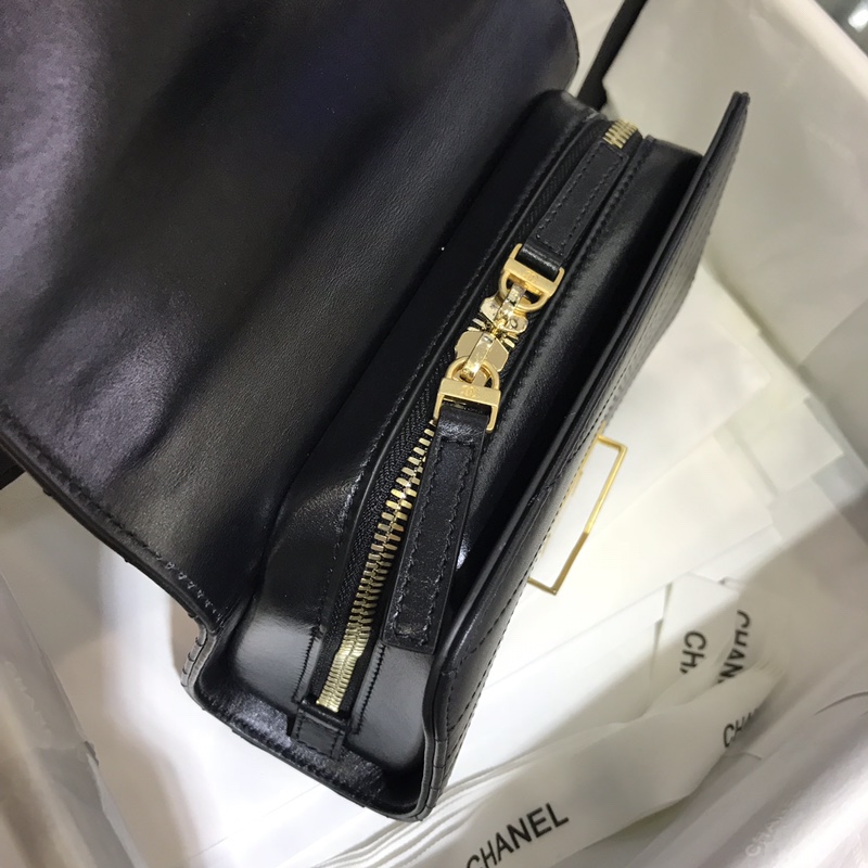 Chanel 新款 2018巴黎汉堡系列 进口牛皮 斜跨包 小号14x6x19cm 经典黑 现货