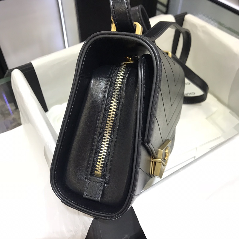 Chanel 新款 2018巴黎汉堡系列 进口牛皮 斜跨包 小号14x6x19cm 经典黑 现货