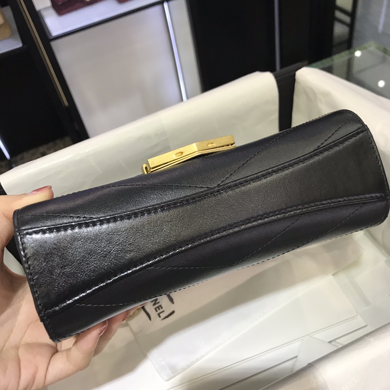 Chanel 新款 2018巴黎汉堡系列 进口牛皮 斜跨包 小号14x6x19cm 经典黑 现货