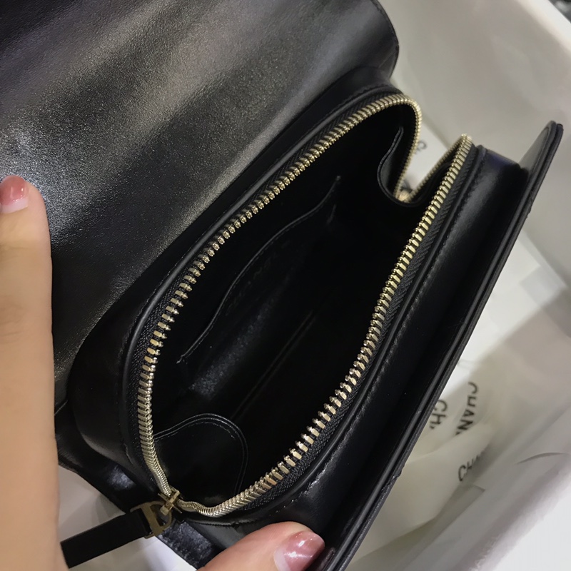 Chanel 新款 2018巴黎汉堡系列 进口牛皮 斜跨包 小号14x6x19cm 经典黑 现货