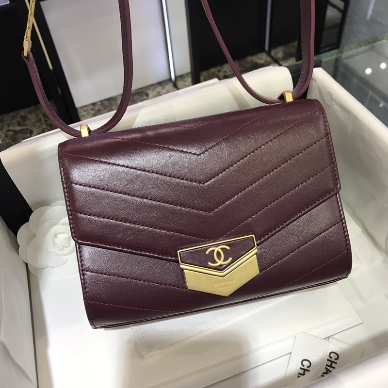 Chanel 新款 2018巴黎汉堡系列 进口牛皮 斜跨包 小号14x6x19cm 复古紫 现货