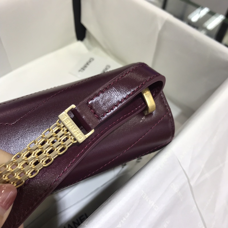 Chanel 新款 2018巴黎汉堡系列 进口牛皮 斜跨包 小号14x6x19cm 复古紫 现货