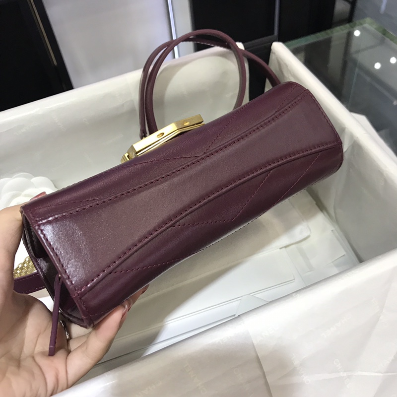 Chanel 新款 2018巴黎汉堡系列 进口牛皮 斜跨包 小号14x6x19cm 复古紫 现货