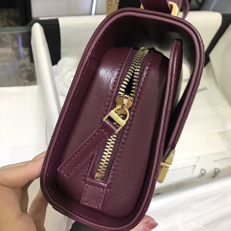 Chanel 新款 2018巴黎汉堡系列 进口牛皮 斜跨包 小号14x6x19cm 复古紫 现货