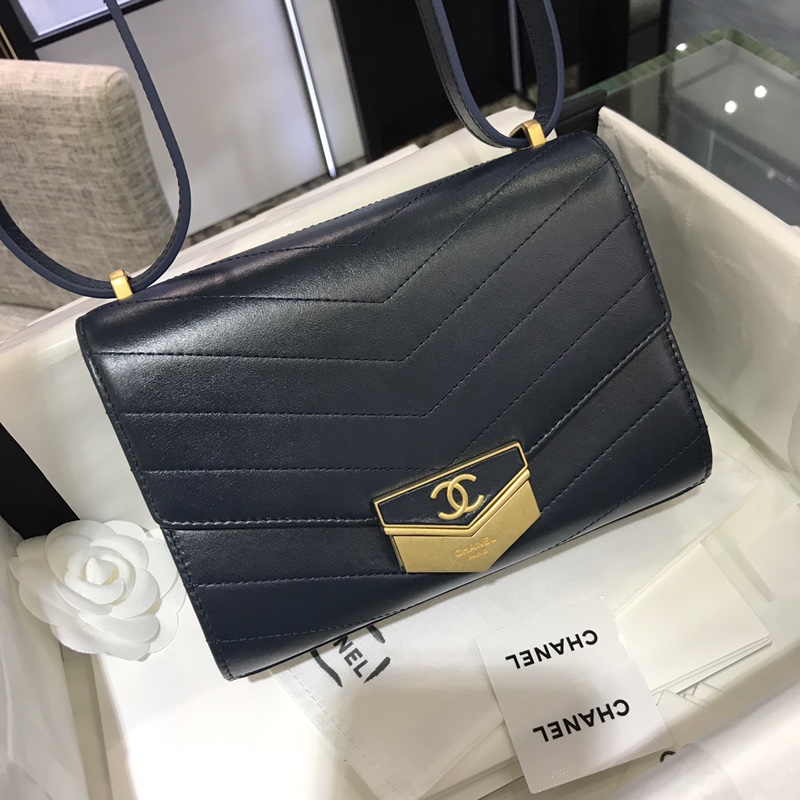 Chanel 新款 2018巴黎汉堡系列 进口牛皮 斜跨包 小号14x6x19cm 宝石蓝 现货