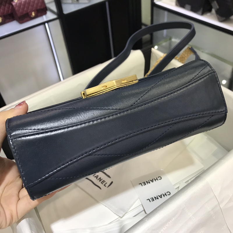 Chanel 新款 2018巴黎汉堡系列 进口牛皮 斜跨包 小号14x6x19cm 宝石蓝 现货
