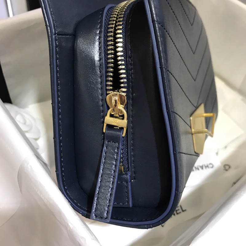 Chanel 新款 2018巴黎汉堡系列 进口牛皮 斜跨包 小号14x6x19cm 宝石蓝 现货