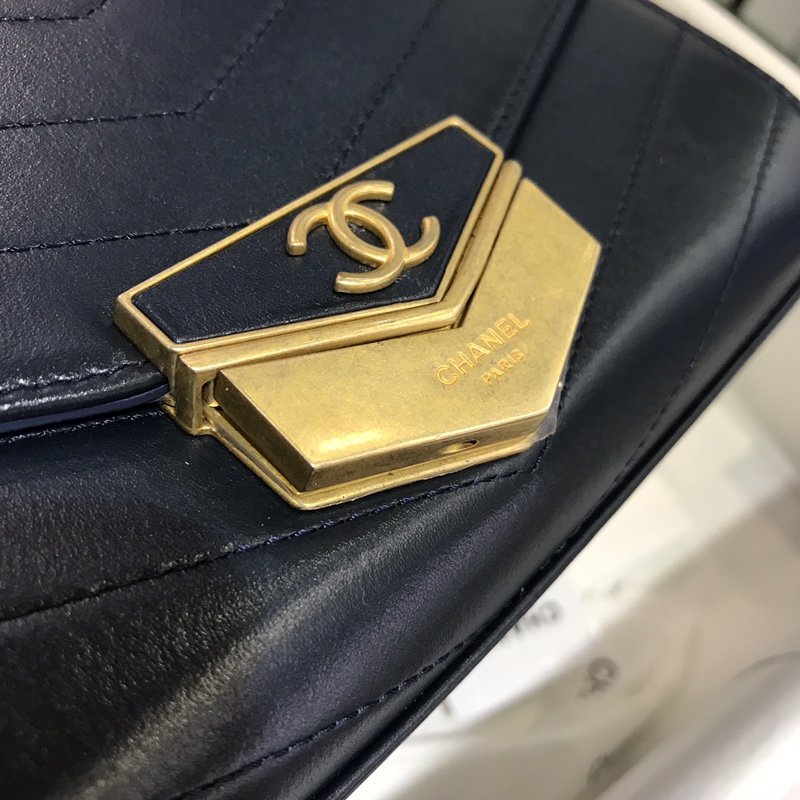 Chanel 新款 2018巴黎汉堡系列 进口牛皮 斜跨包 小号14x6x19cm 宝石蓝 现货