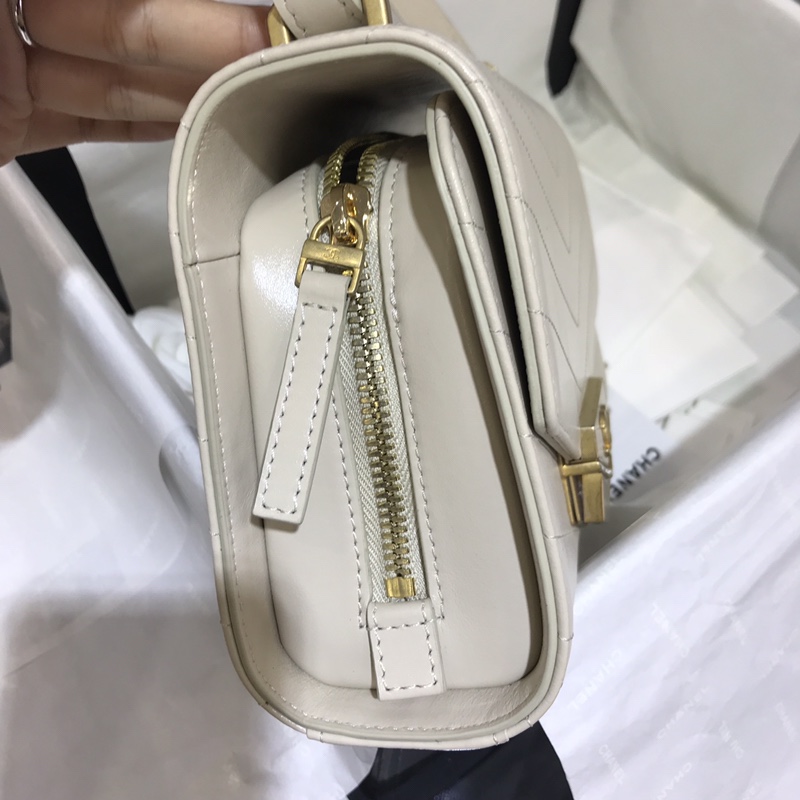 Chanel 2018巴黎汉堡系列 进口牛皮 斜跨包 小号14x6x19cm 奶白色现货 新款