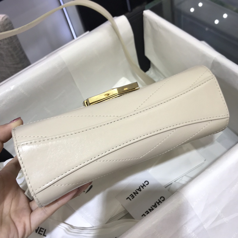 Chanel 2018巴黎汉堡系列 进口牛皮 斜跨包 小号14x6x19cm 奶白色现货 新款