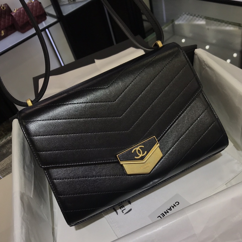 Chanel 新款 2018巴黎汉堡系列 进口牛皮 斜跨包 中号 现货 经典黑