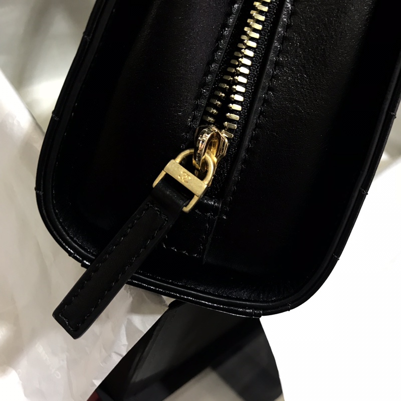 Chanel 新款 2018巴黎汉堡系列 进口牛皮 斜跨包 中号 现货 经典黑