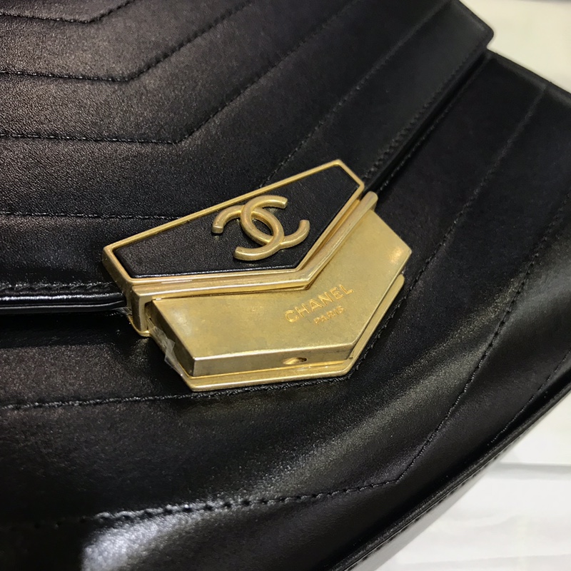 Chanel 新款 2018巴黎汉堡系列 进口牛皮 斜跨包 中号 现货 经典黑