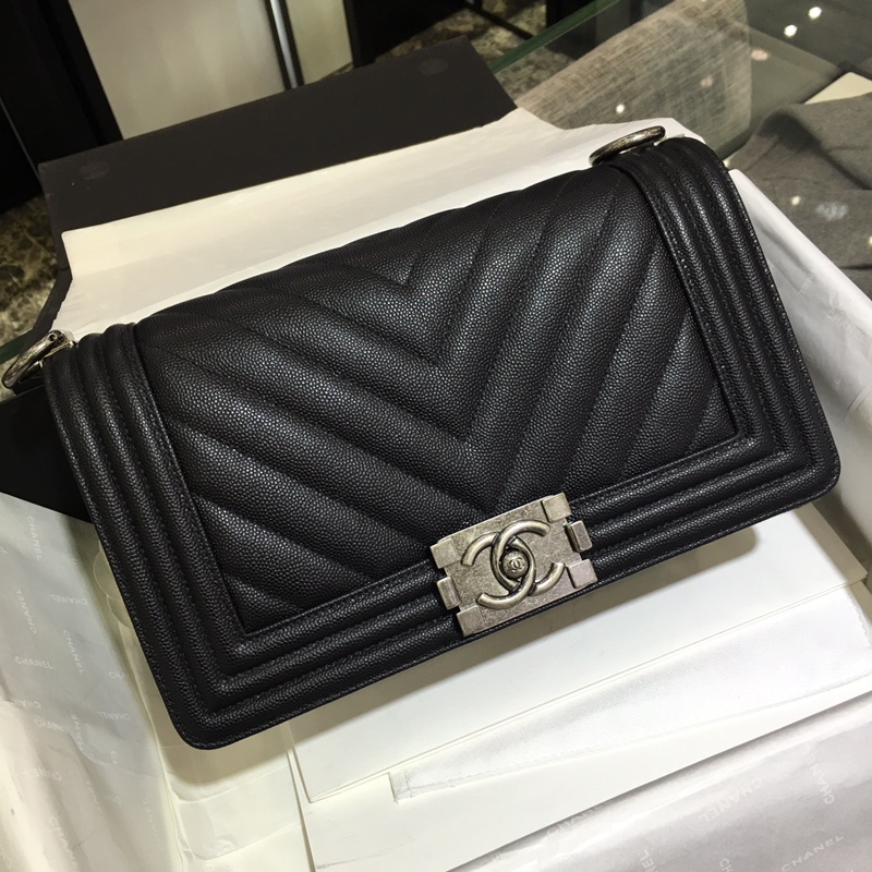 Chanel 香奈儿 Leboy Bag 大V款 鱼子酱 黑色 25cm 复古银扣