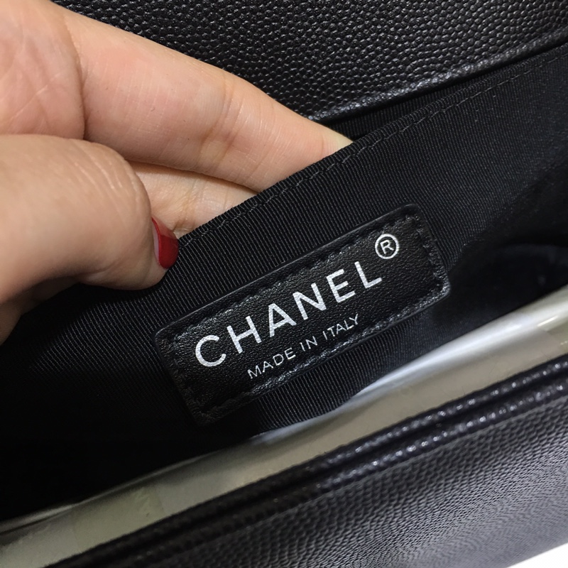 Chanel 香奈儿 Leboy Bag 大V款 鱼子酱 黑色 25cm 复古银扣