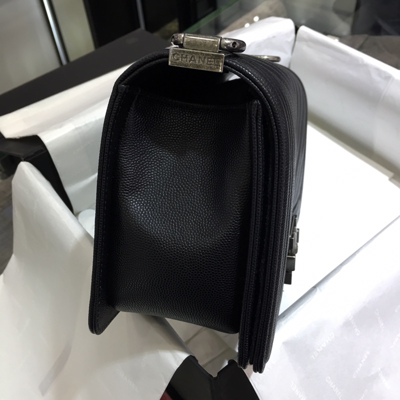 Chanel 香奈儿 Leboy Bag 大V款 鱼子酱 黑色 25cm 复古银扣