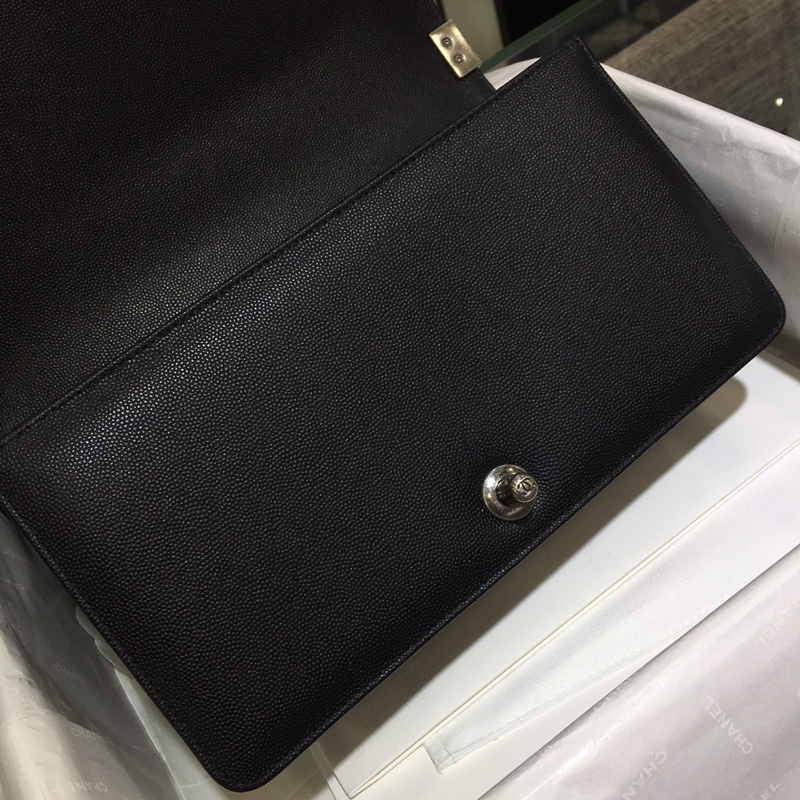 Chanel 香奈儿 Leboy Bag 大V款 鱼子酱 黑色 25cm 复古银扣
