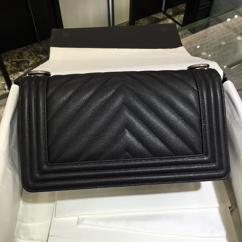 Chanel 香奈儿 Leboy Bag 大V款 鱼子酱 黑色 25cm 复古银扣