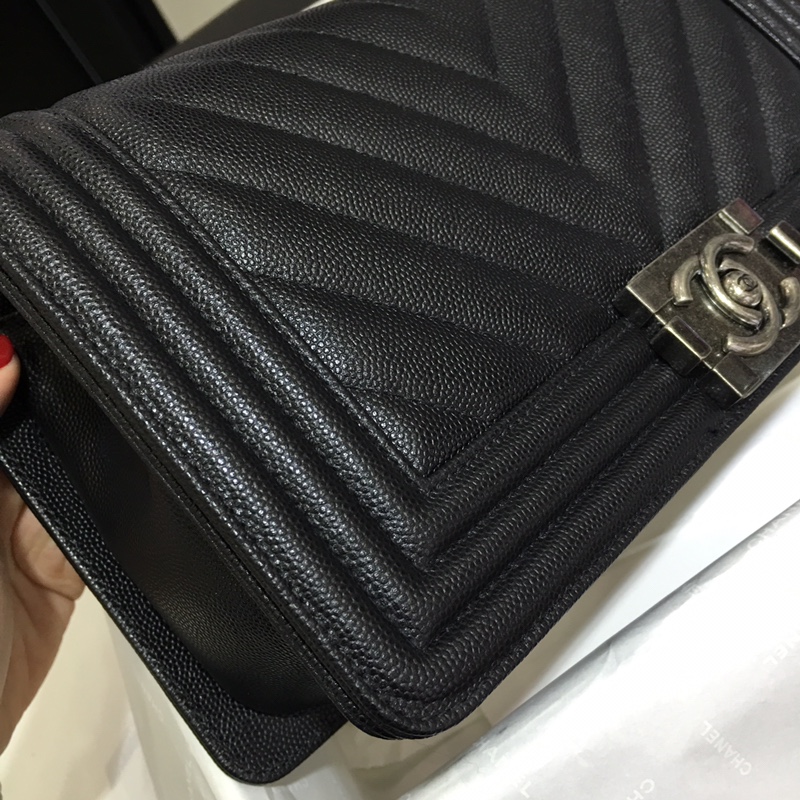 Chanel 香奈儿 Leboy Bag 大V款 鱼子酱 黑色 25cm 复古银扣