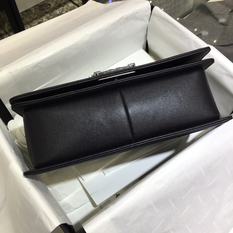 Chanel 香奈儿 Leboy Bag 大V款 鱼子酱 黑色 25cm 复古银扣