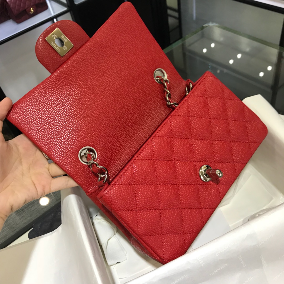 CF 小香 最经典系列 鱼子酱 大红色配上银色五金 小号20cm 现货