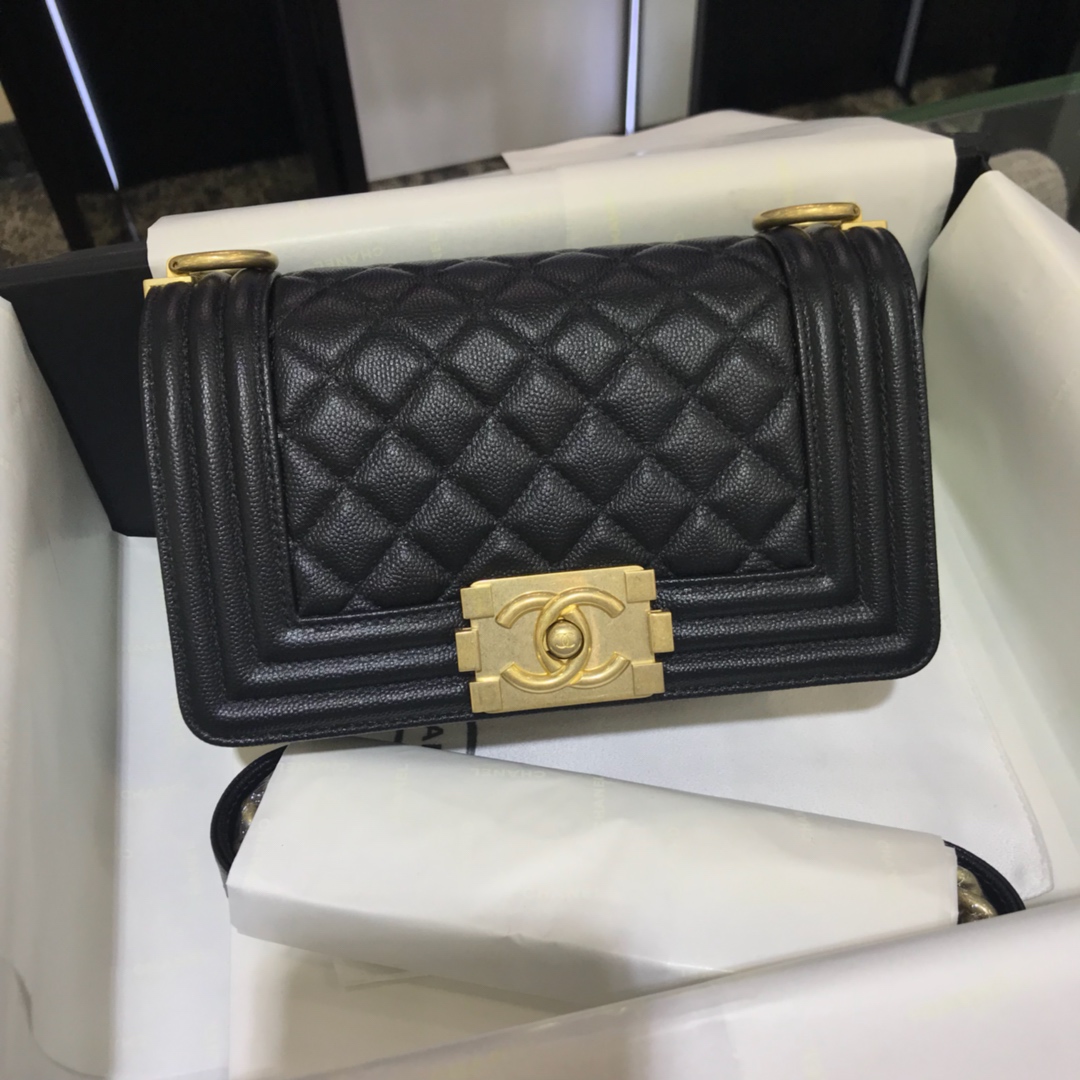 Chanel 香奈儿 Leboy Bag 小鱼子酱 黑色 20cm 流沙金 现货