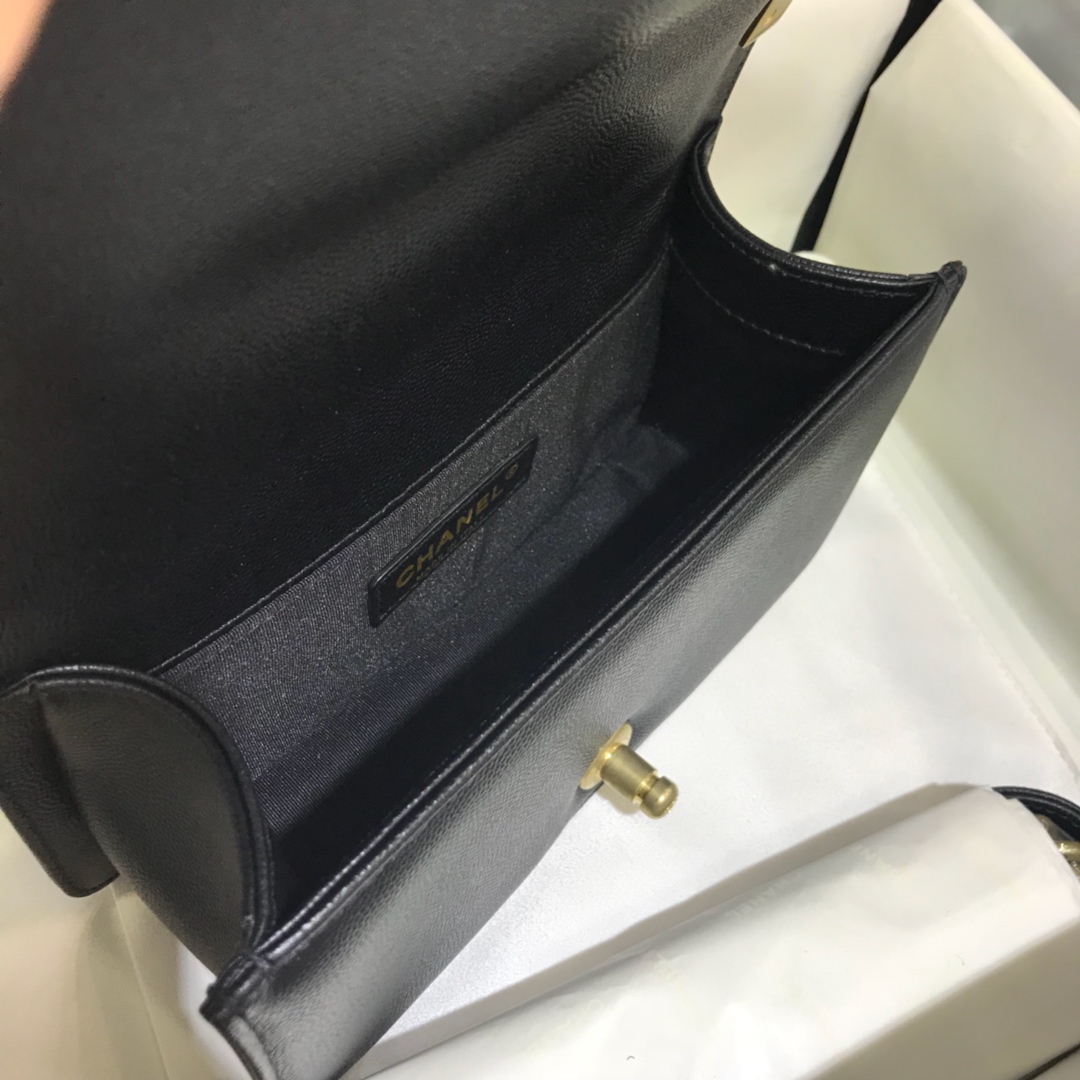 Chanel 香奈儿 Leboy Bag 小鱼子酱 黑色 20cm 流沙金 现货