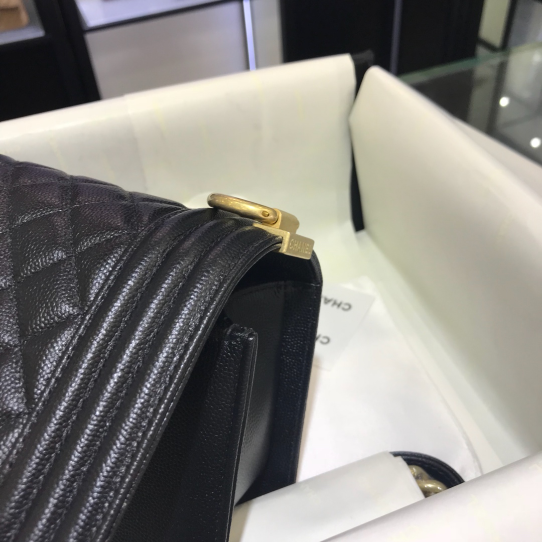 Chanel 香奈儿 Leboy Bag 小鱼子酱 黑色 20cm 流沙金 现货