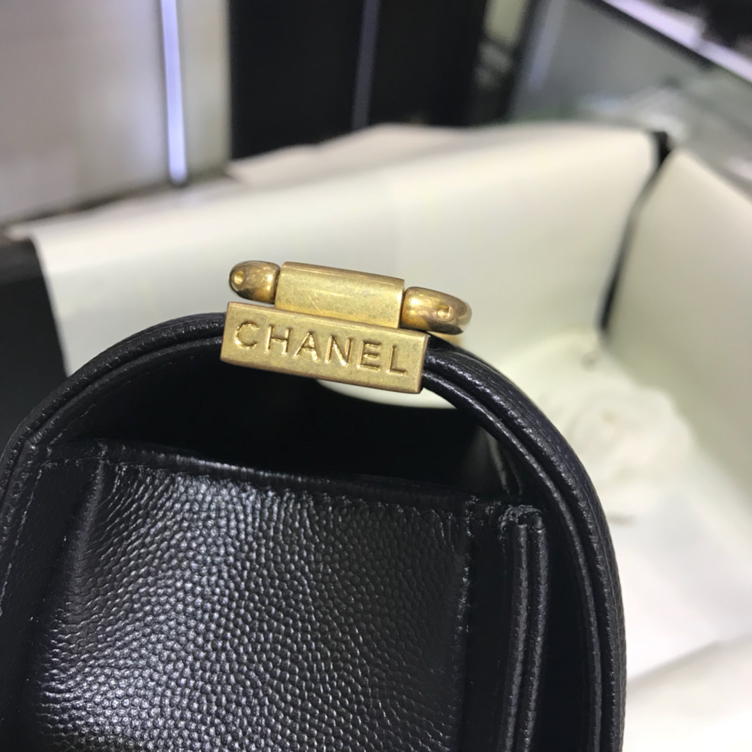 Chanel 香奈儿 Leboy Bag 小鱼子酱 黑色 20cm 流沙金 现货