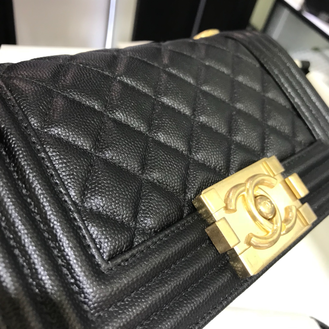 Chanel 香奈儿 Leboy Bag 小鱼子酱 黑色 20cm 流沙金 现货