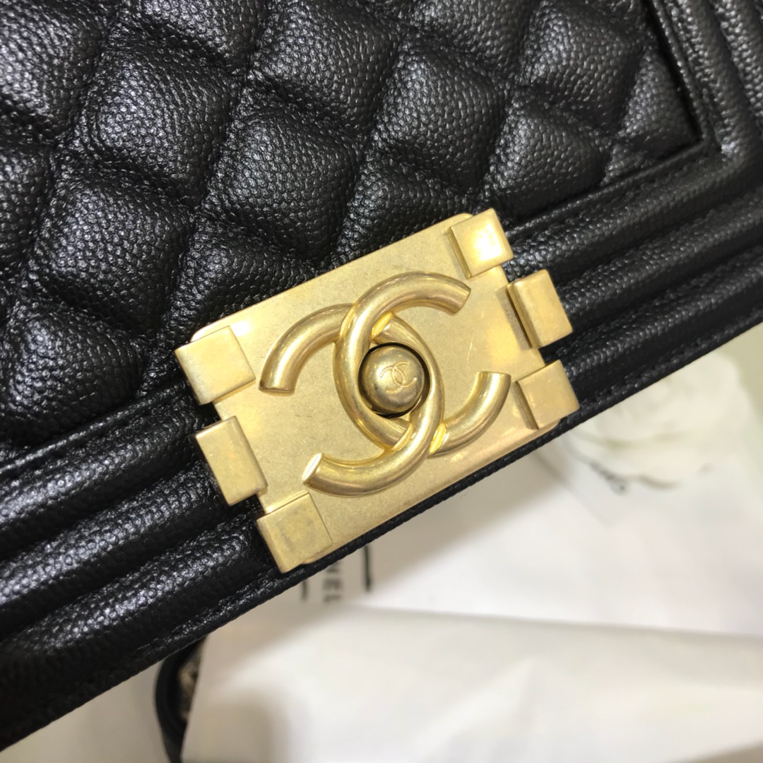 Chanel 香奈儿 Leboy Bag 小鱼子酱 黑色 20cm 流沙金 现货