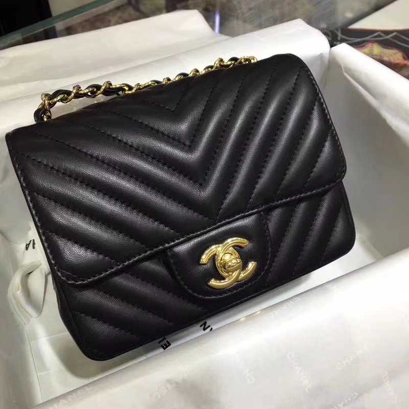 Chanel 香奈儿 V字绣 17cm 小羊皮 金扣