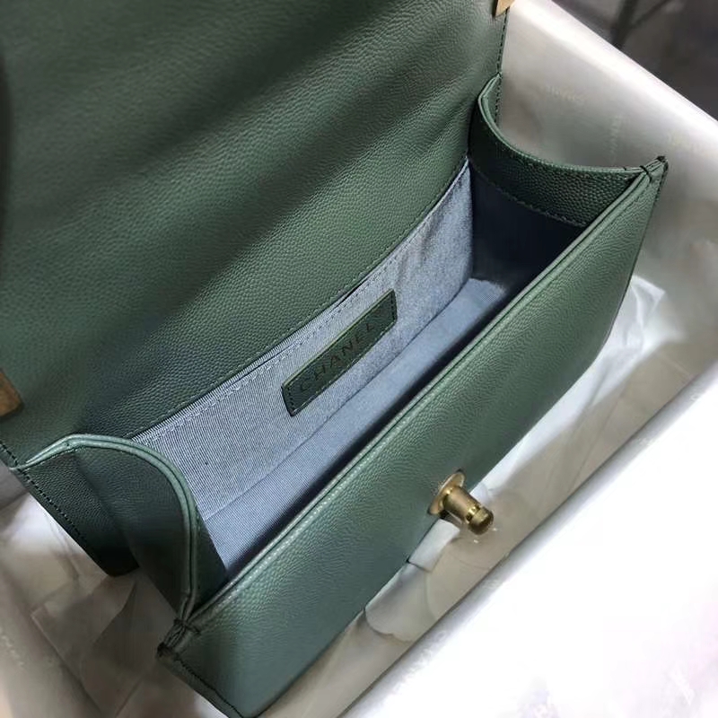 Chanel 香奈儿 Leboy Bag 20cm 大V款 现货 抹茶绿  沙金扣
