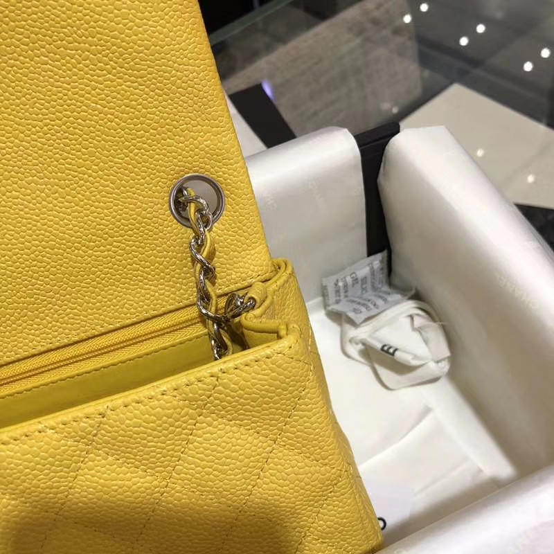 Chanel 香奈儿 Classic Flap Bag  法国进口鱼子酱 17cm 现货 芒果黄 银扣