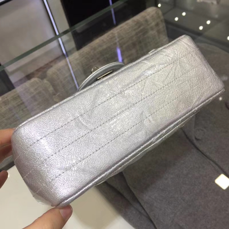 Chanel 香奈儿 Chanel Classic Flap 20cm 皱漆皮 银扣 内里皮皱外面皮是漆皮 有点特别