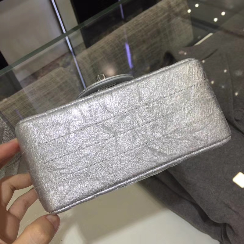Chanel 香奈儿 cf 17cm 皱漆皮 银扣 内里皮皱外面皮是漆皮 有点特别