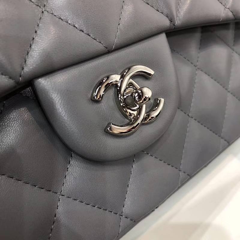Chanel 香奈儿 Classic Flap Bag 进口小羊皮 30cm 现货 灰色 银扣