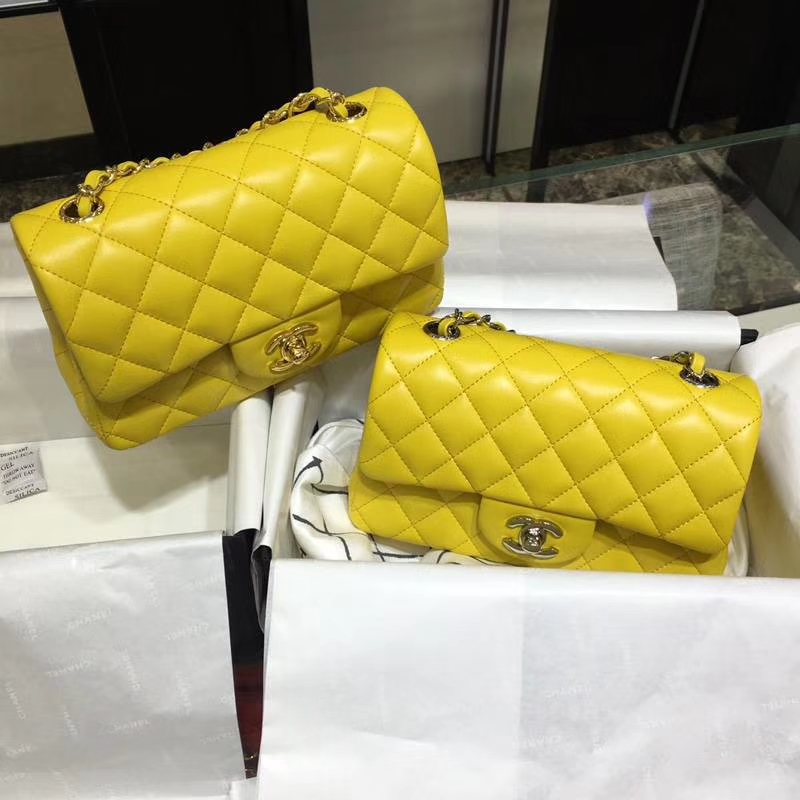 Chanel 香奈儿 Classic Flap Bag  20cm 进口小羊皮 现货 明亮黄 金扣   