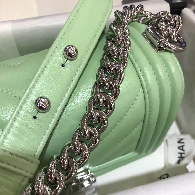 Chanel 香奈儿 Leboy Bag 大V款 小羊皮 珠光绿色 20cm 大理石纹琉璃扣 Dream Bag系列