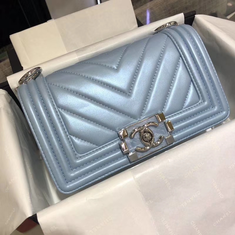 Chanel 香奈儿 Leboy Bag 大V款 小羊皮 珠光蓝色 20cm 大理石纹琉璃扣  Dream Bag系列