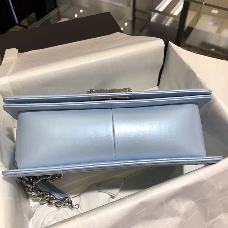 Chanel 香奈儿 Leboy Bag 大V款 小羊皮 珠光蓝色 25cm 大理石纹琉璃扣 Dream Bag系列